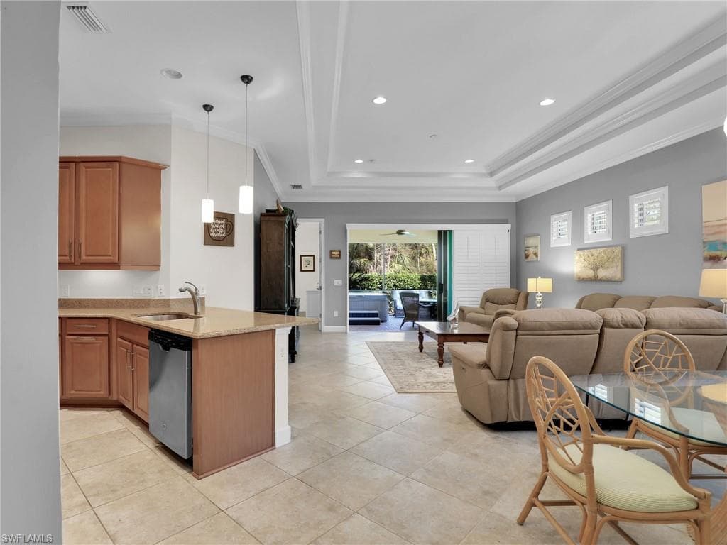 9483 Isla Bella CIR, BONITA SPRINGS FL 34135-8