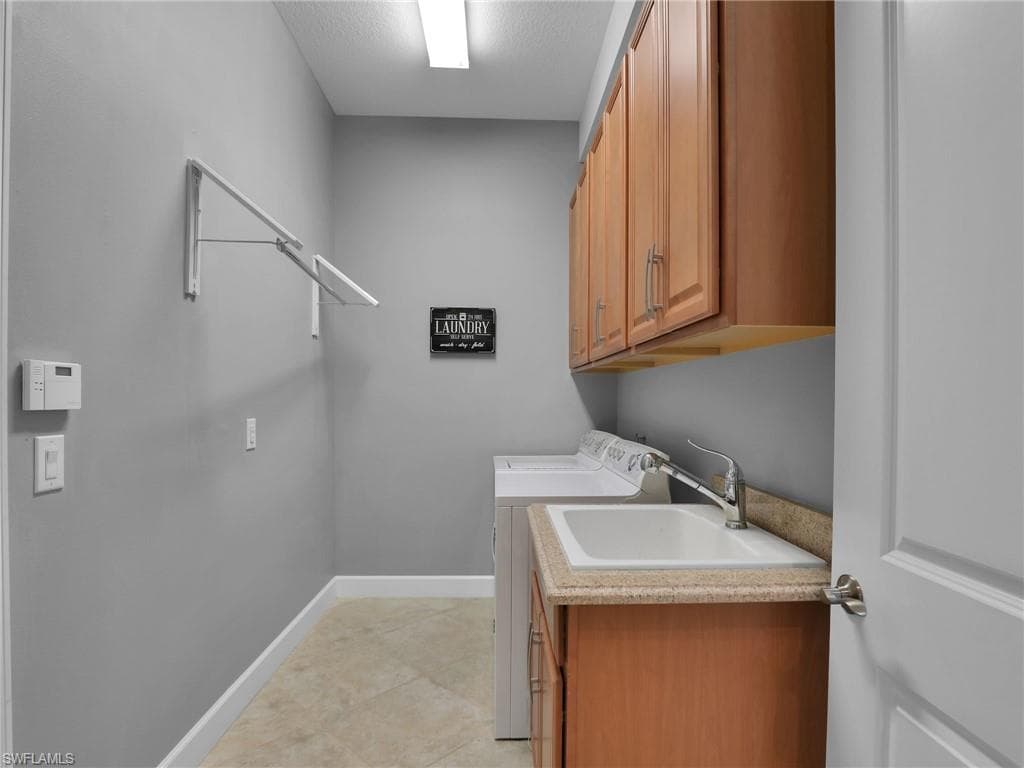 9483 Isla Bella CIR, BONITA SPRINGS FL 34135-28