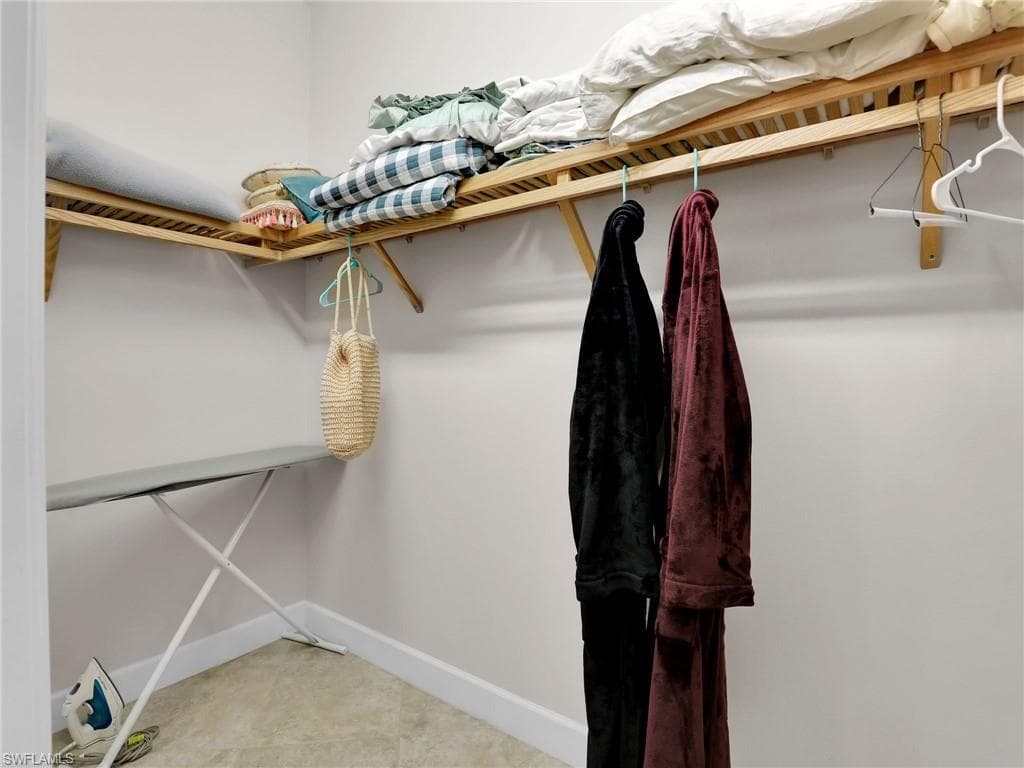 9483 Isla Bella CIR, BONITA SPRINGS FL 34135-20