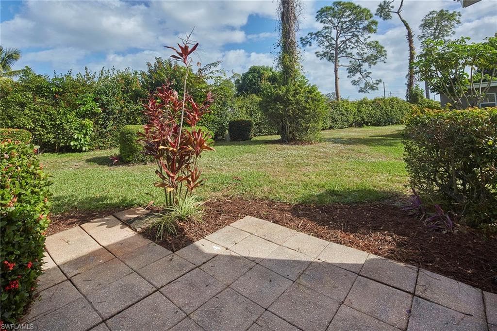 18 Lanai CIR, NAPLES FL 34112-15