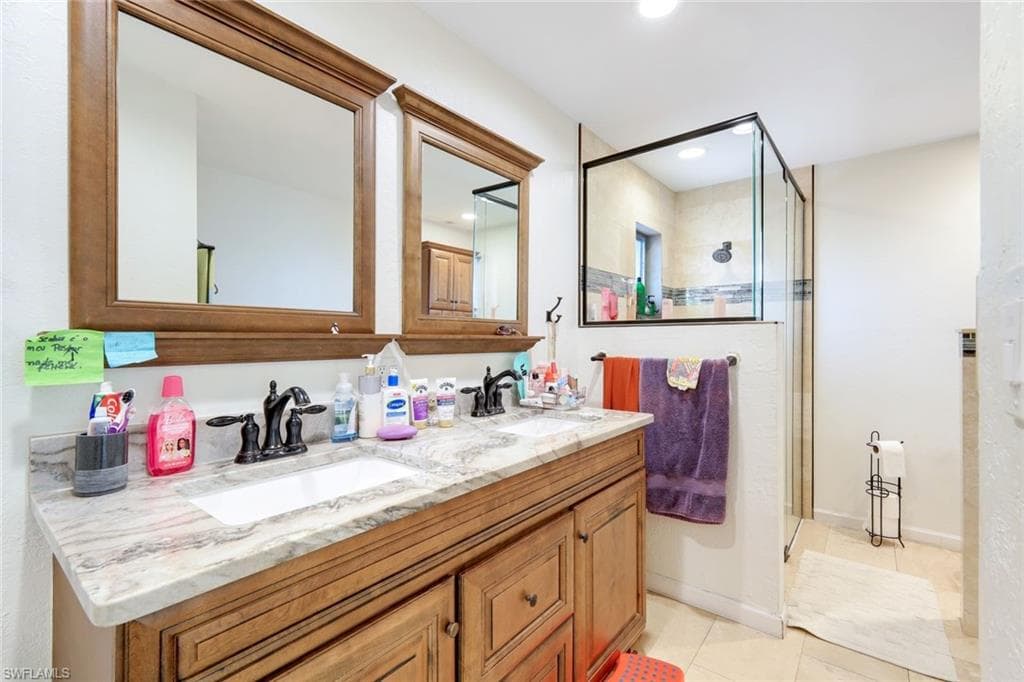 5203 SELBY DR, FORT MYERS FL 33919-17