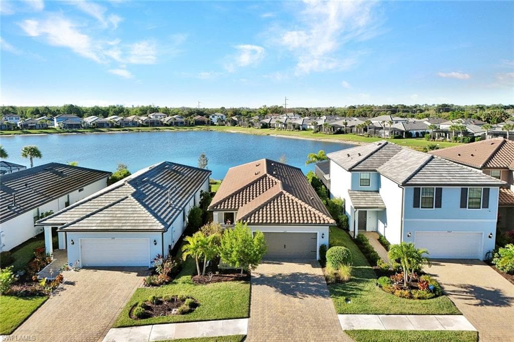 2171 YELLOWFIN CIR, NAPLES FL 34114-1