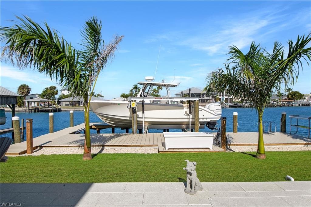 190 Tahiti CIR, NAPLES FL 34113-22