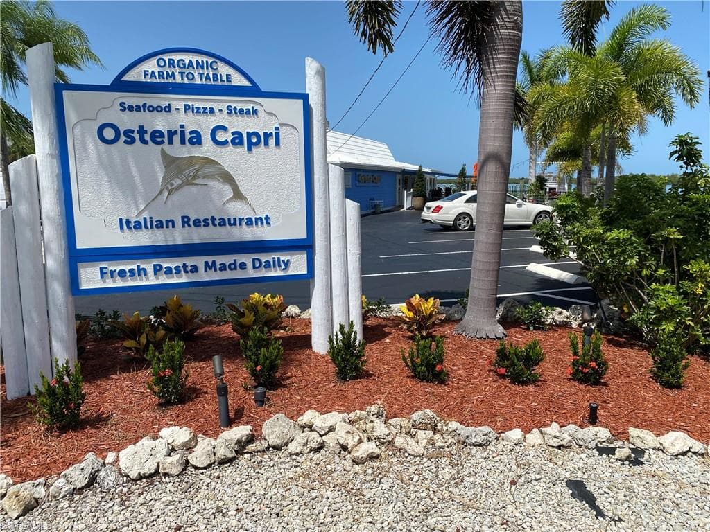 190 Tahiti CIR, NAPLES FL 34113-30