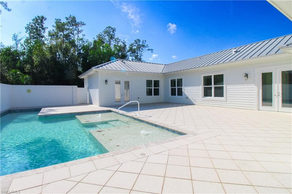 6184 WHITAKER RD, NAPLES FL 34112-5