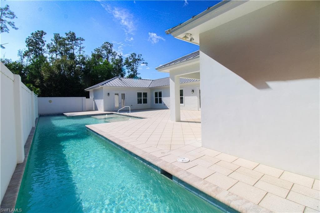 6184 WHITAKER RD, NAPLES FL 34112-6