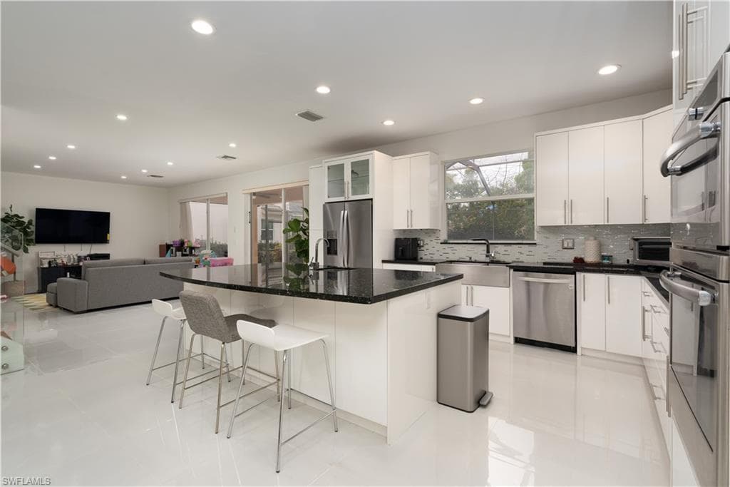 8271 Laurel Lakes WAY, NAPLES FL 34119-6