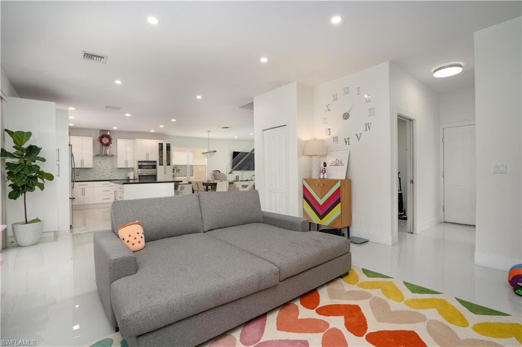 8271 Laurel Lakes WAY, NAPLES FL 34119-4