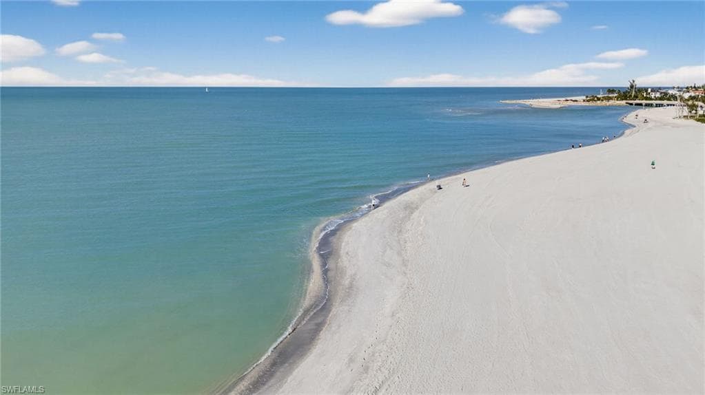 6476 Pine AVE, SANIBEL FL 33957-5