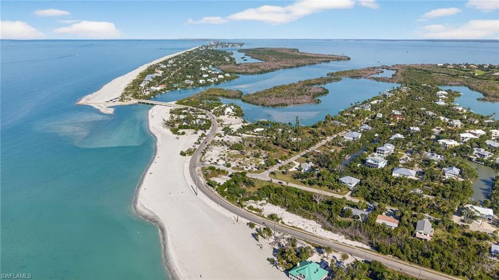 6476 Pine AVE, SANIBEL FL 33957-19