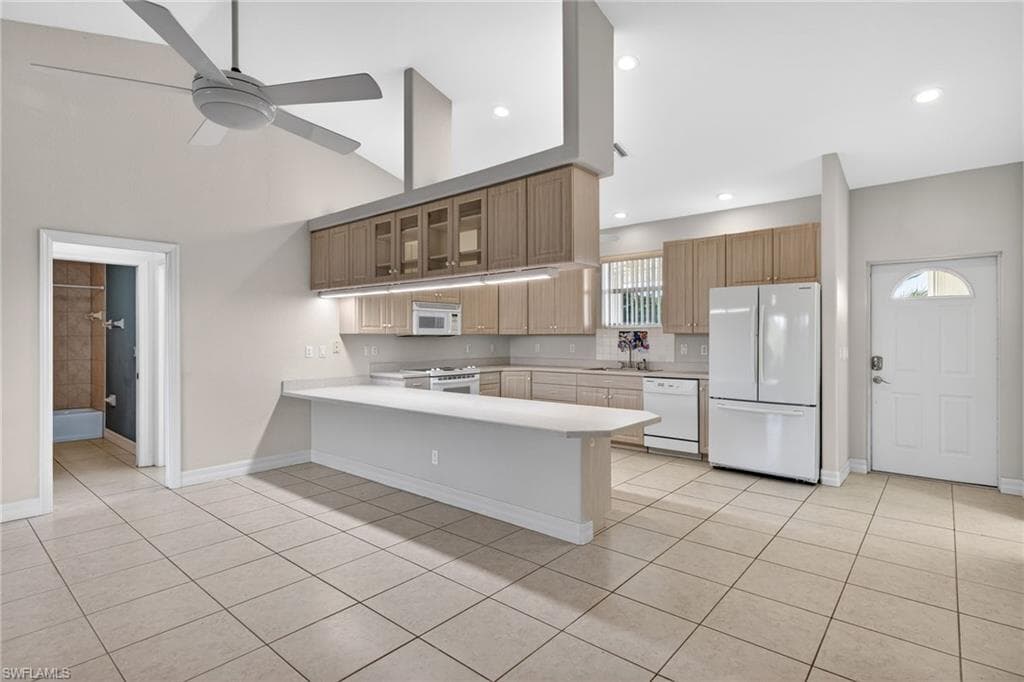 6476 Pine AVE, SANIBEL FL 33957-30