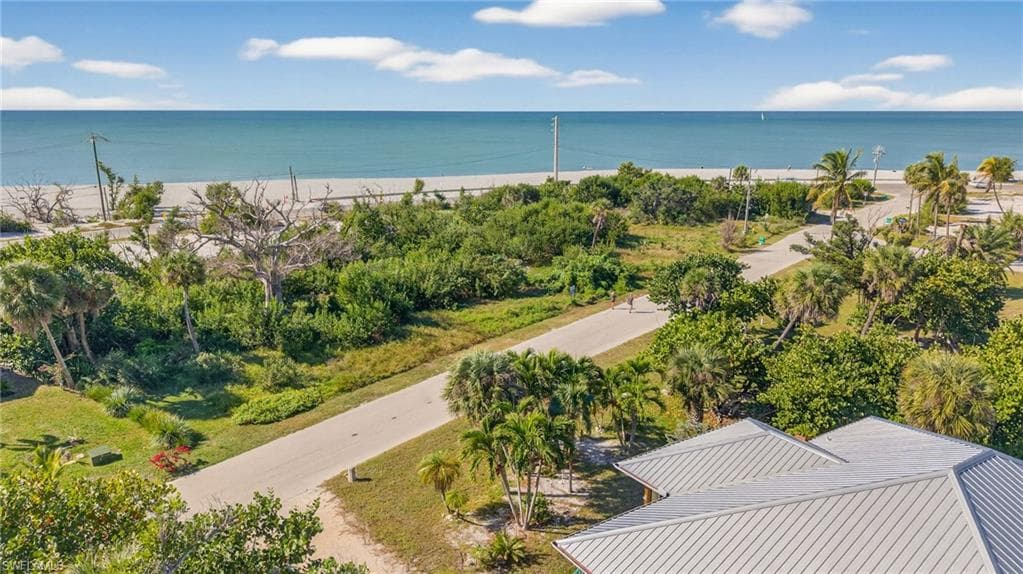 6476 Pine AVE, SANIBEL FL 33957-3