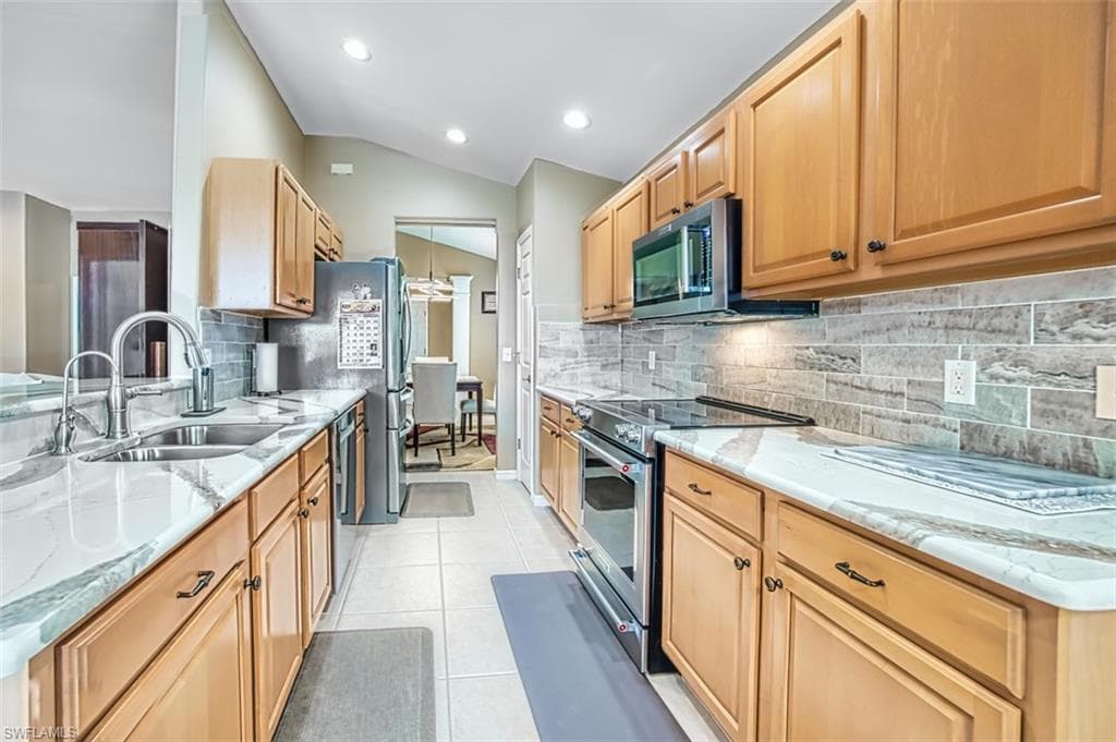 10017 Majestic AVE, FORT MYERS FL 33913-19