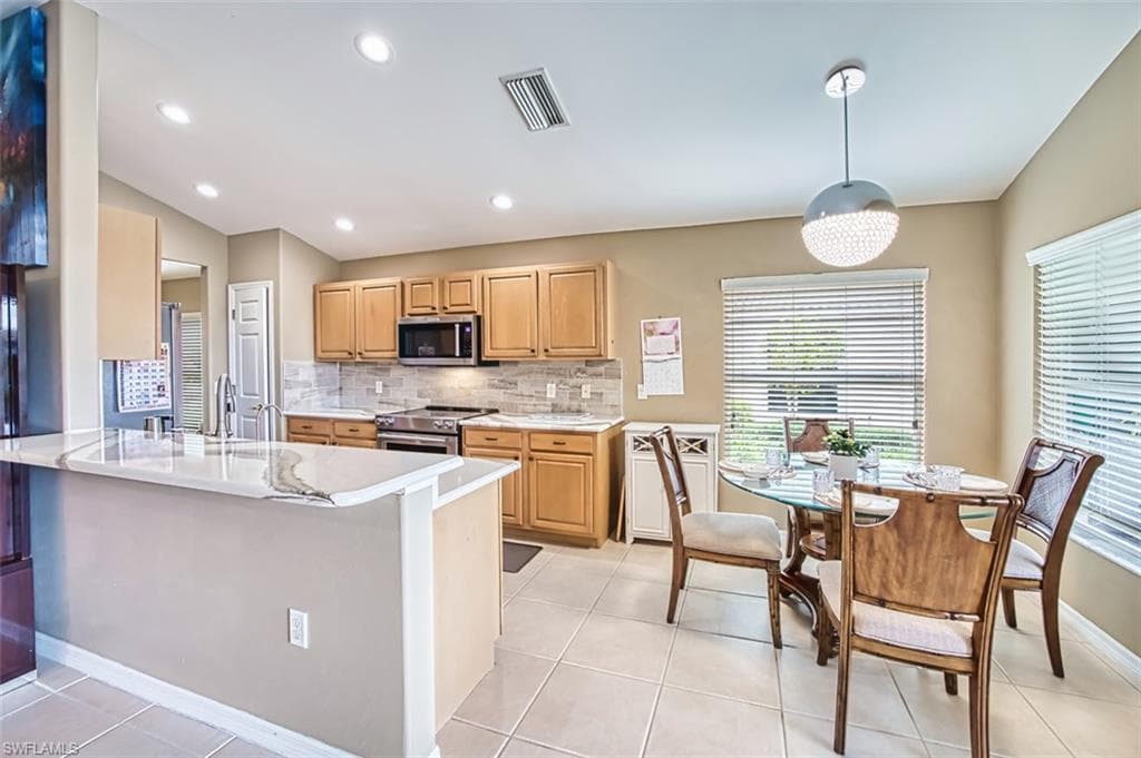 10017 Majestic AVE, FORT MYERS FL 33913-17