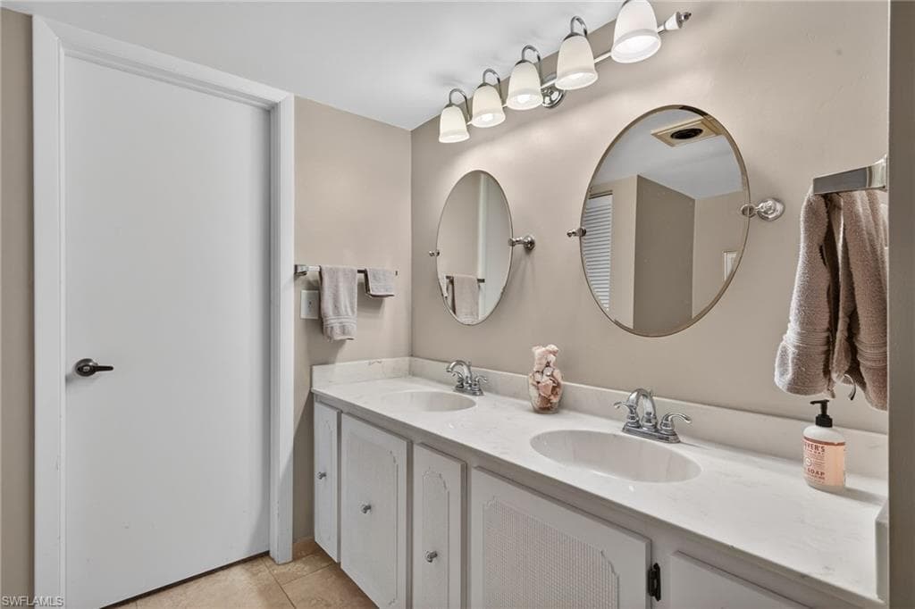 4570 Trawler CT # 102, FORT MYERS FL 33919-23