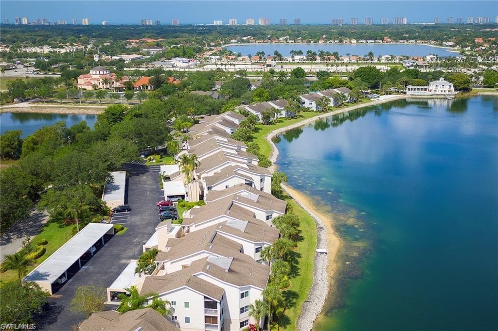 2711 Citrus Lake DR # F305, NAPLES FL 34109-47