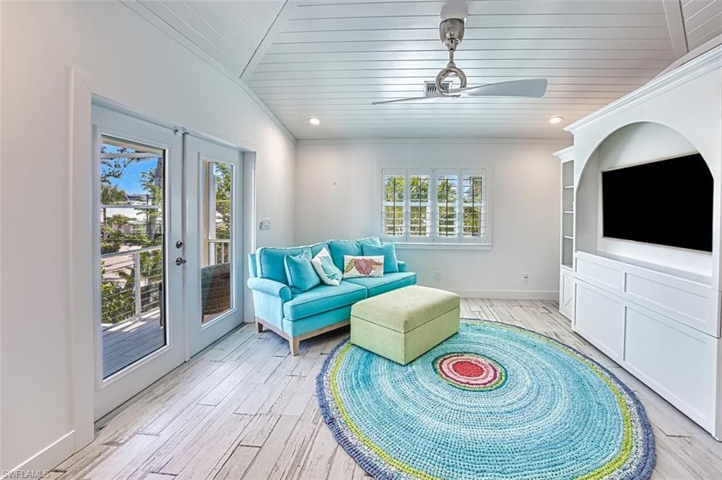 1233 Middle Gulf DR-33