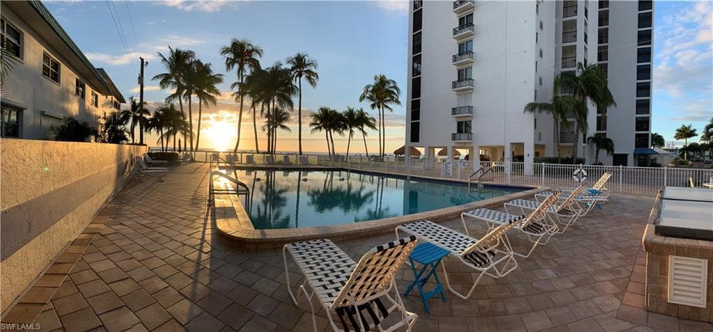 6400 Estero BLVD 1000-15