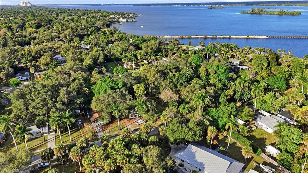 228 Delray AVE, FORT MYERS FL 33905-5