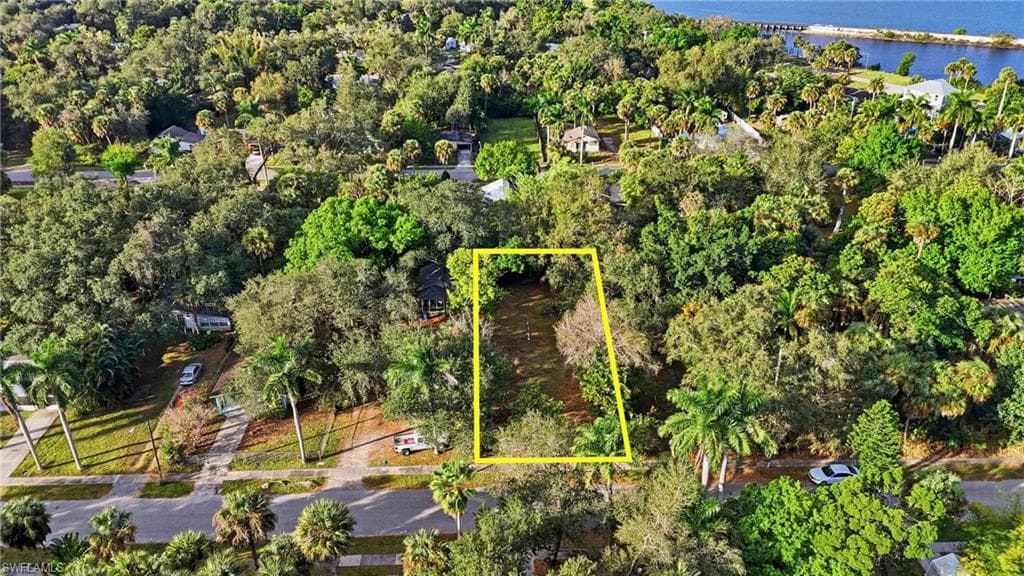 228 Delray AVE, FORT MYERS FL 33905-2