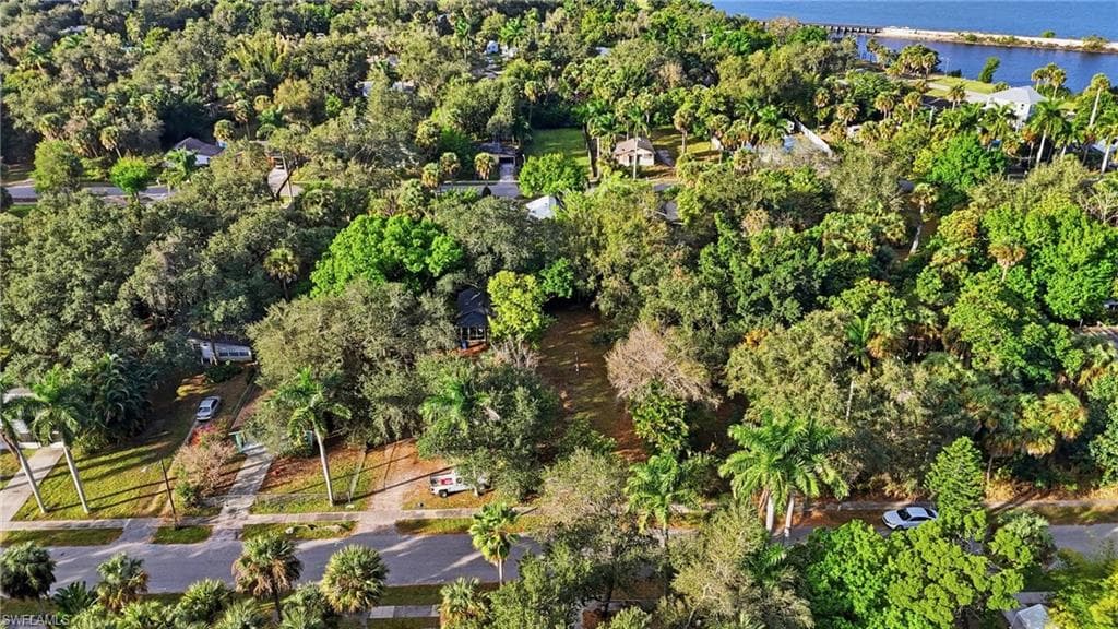 228 Delray AVE, FORT MYERS FL 33905-4