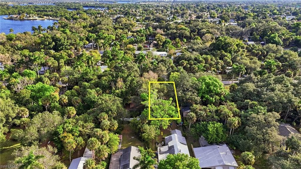 228 Delray AVE, FORT MYERS FL 33905-8