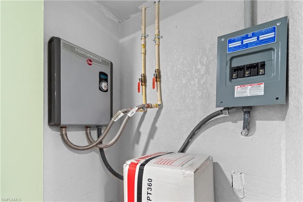 1373 Morningside DR, FORT MYERS FL 33901-26