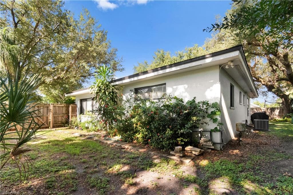 1373 Morningside DR, FORT MYERS FL 33901-31