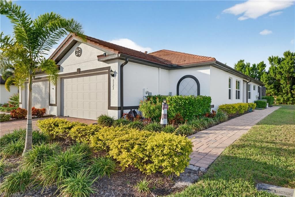 1127 S Town and River DR-10