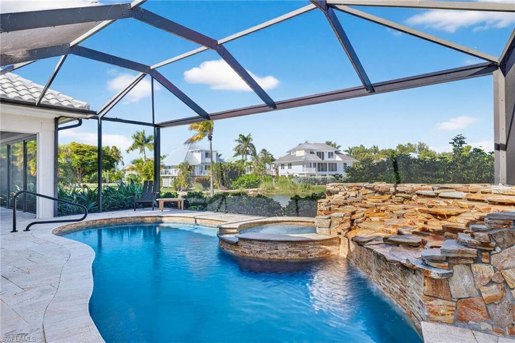 9008 Mockingbird DR-27