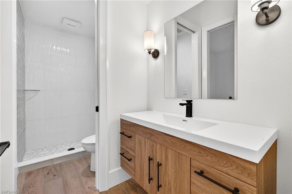 9008 Mockingbird DR-23
