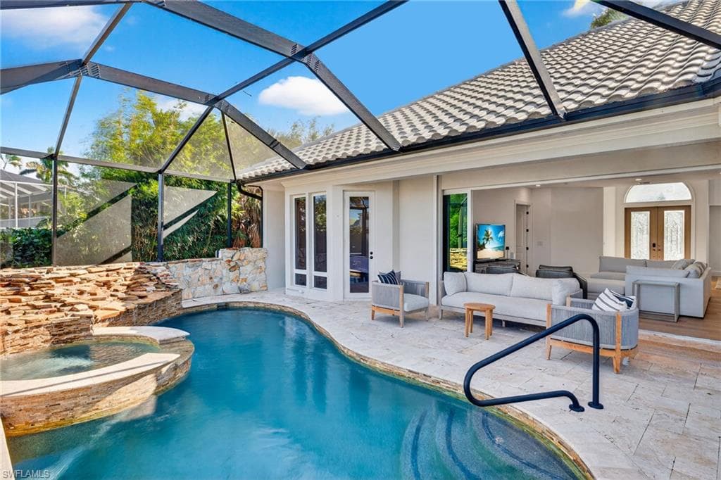 9008 Mockingbird DR-29