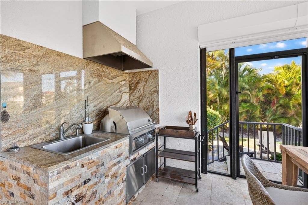 9008 Mockingbird DR-32