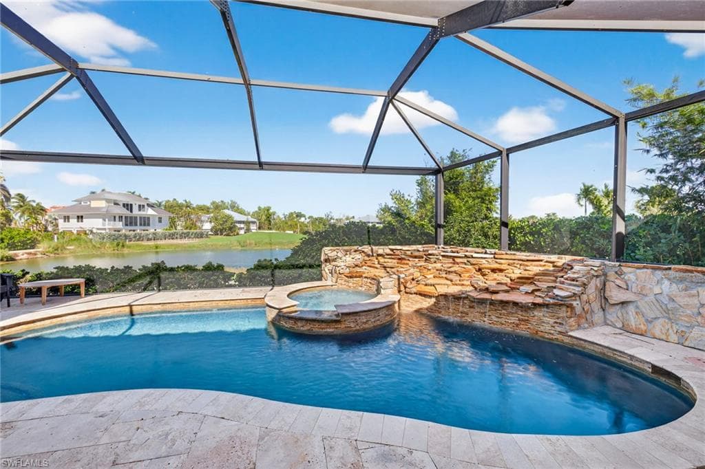 9008 Mockingbird DR-28
