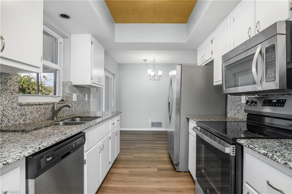 1125 Hilltop DR, NAPLES FL 34103-9