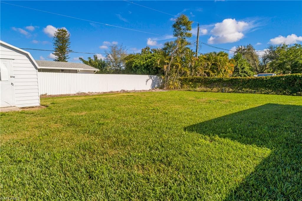 1125 Hilltop DR, NAPLES FL 34103-20