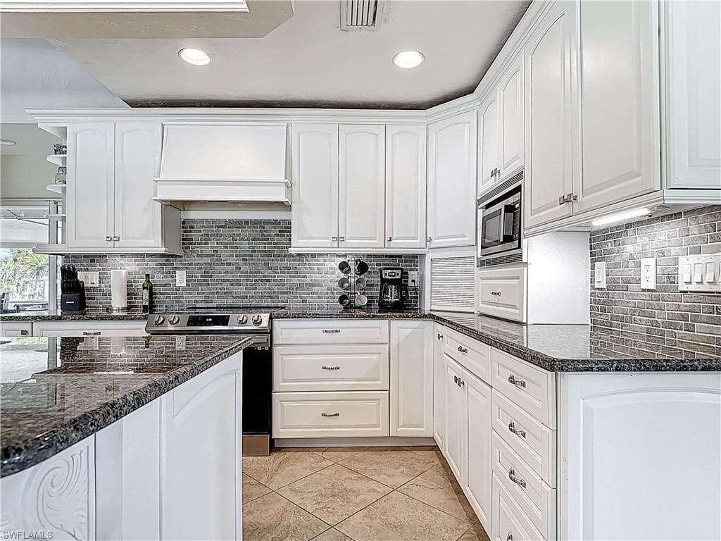 11481 Rebecca CIR, FORT MYERS BEACH FL 33931-8