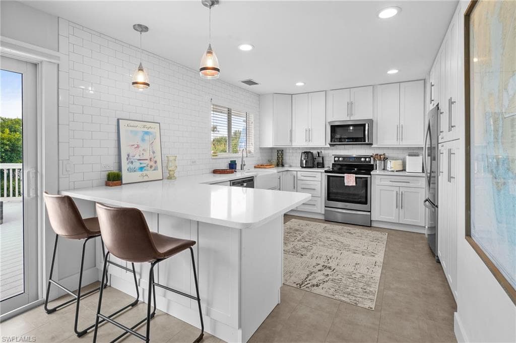 474 Lake Murex CIR, SANIBEL FL 33957-25