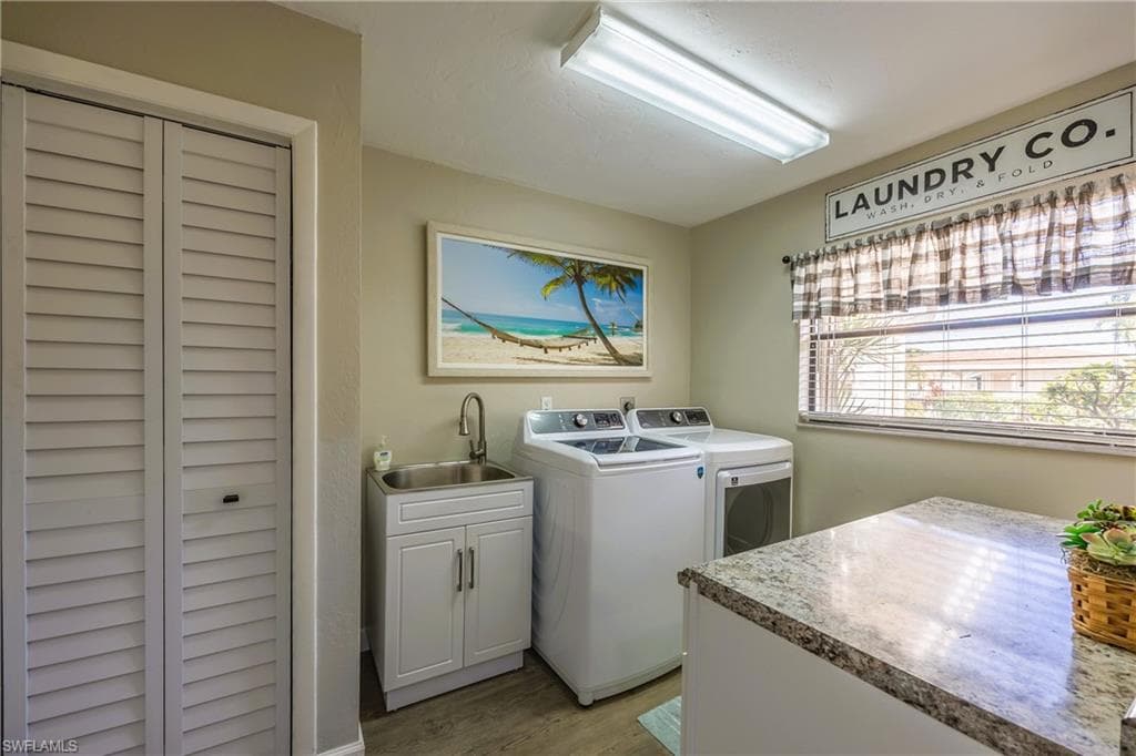 5678 Balkan CT, FORT MYERS FL 33919-16