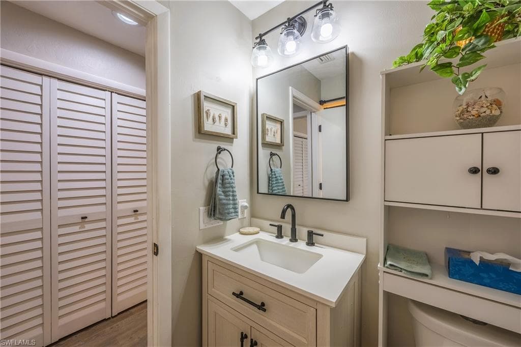 5678 Balkan CT, FORT MYERS FL 33919-27