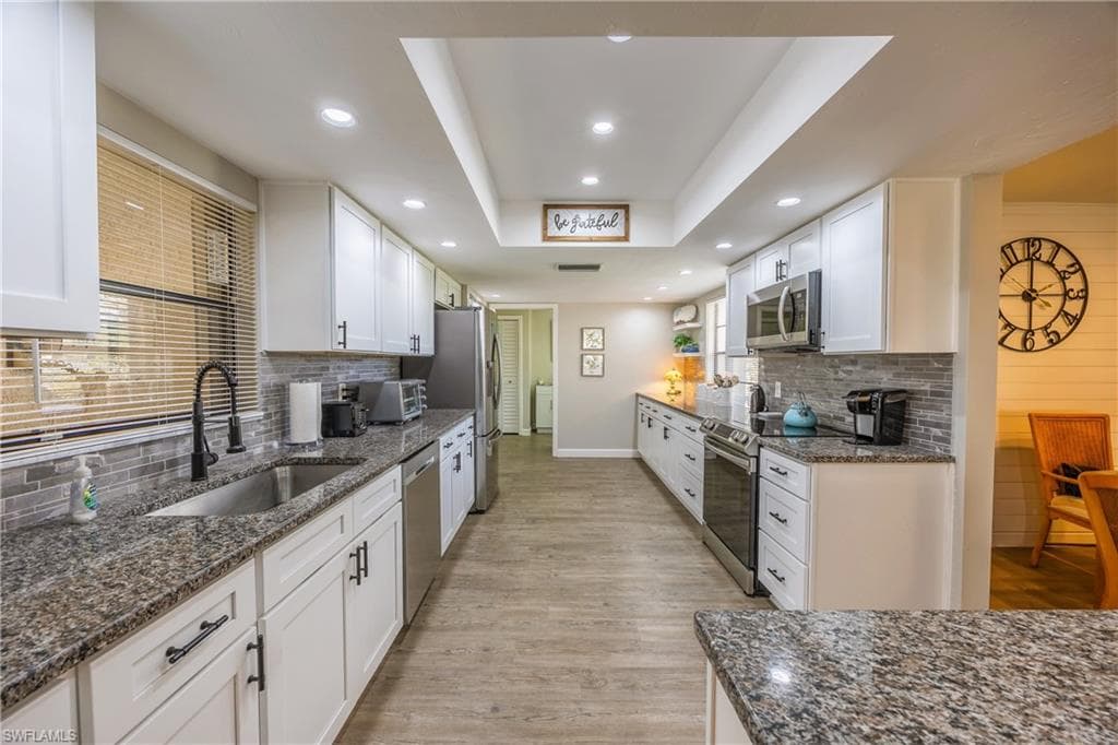 5678 Balkan CT, FORT MYERS FL 33919-4