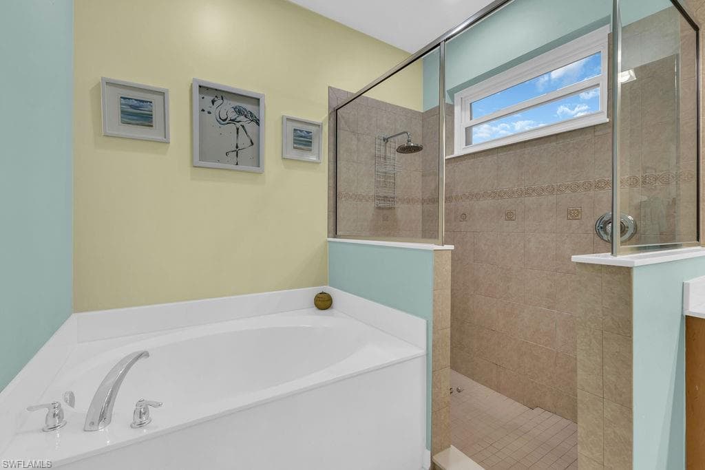 3725 Pino Vista WAY, ESTERO FL 33928-21