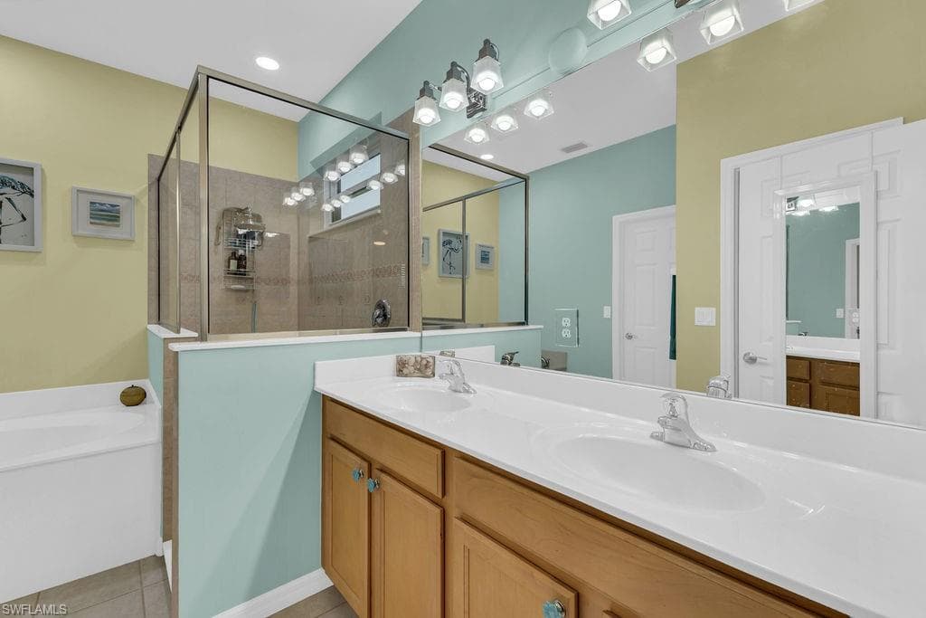 3725 Pino Vista WAY, ESTERO FL 33928-19