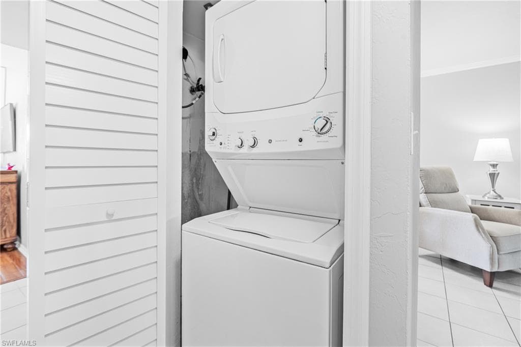 1220 Hall RD # 403, NORTH FORT MYERS FL 33903-24