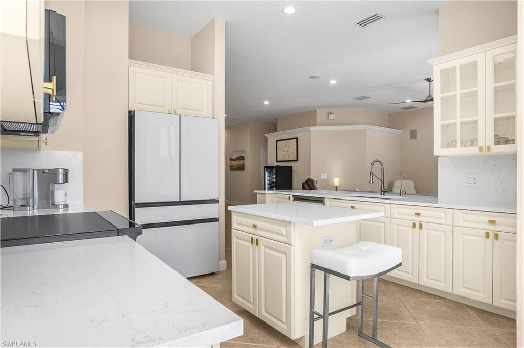 9261 Indigo Isle CT # 202, ESTERO FL 34135-23