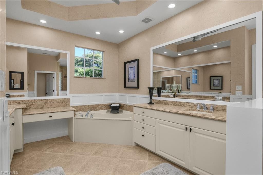 9261 Indigo Isle CT # 202, ESTERO FL 34135-29