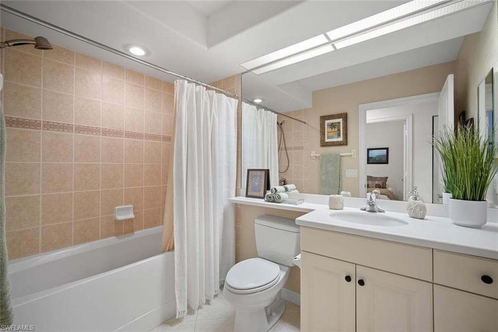 8565 Via Garibaldi CIR # 104, ESTERO FL 33928-32