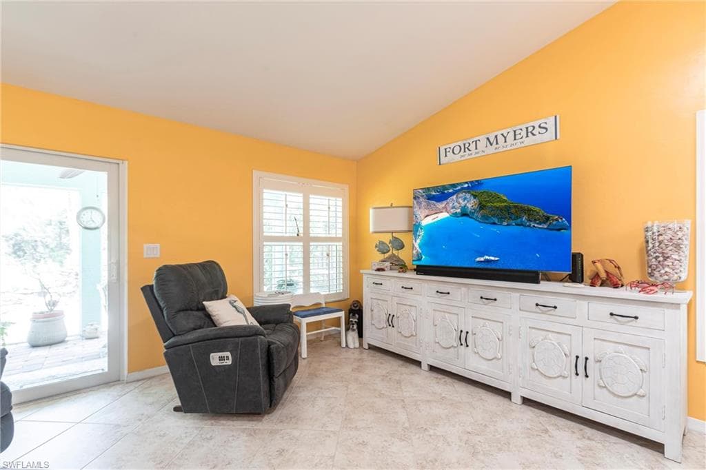 7762 Cameron CIR, FORT MYERS FL 33912-8