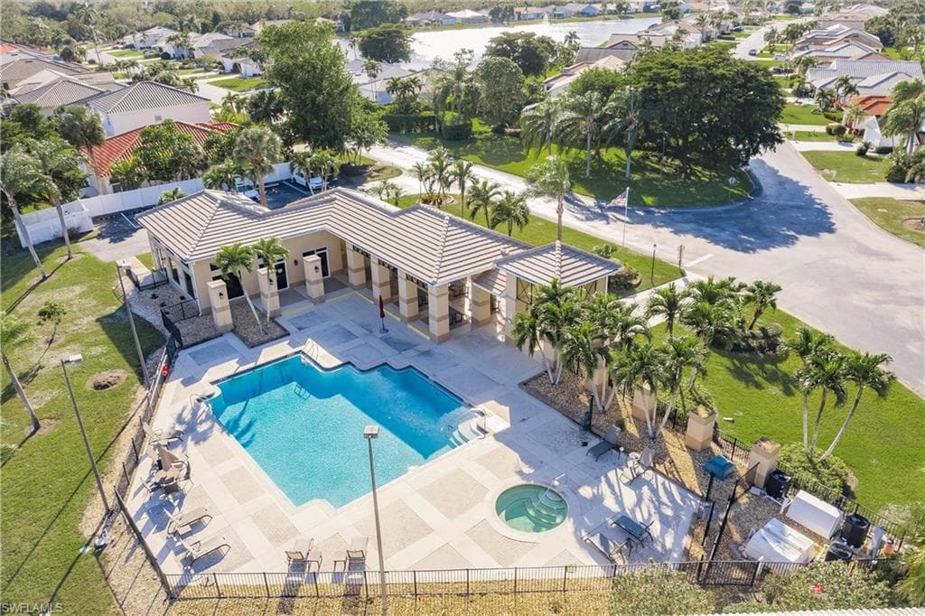 7762 Cameron CIR, FORT MYERS FL 33912-43