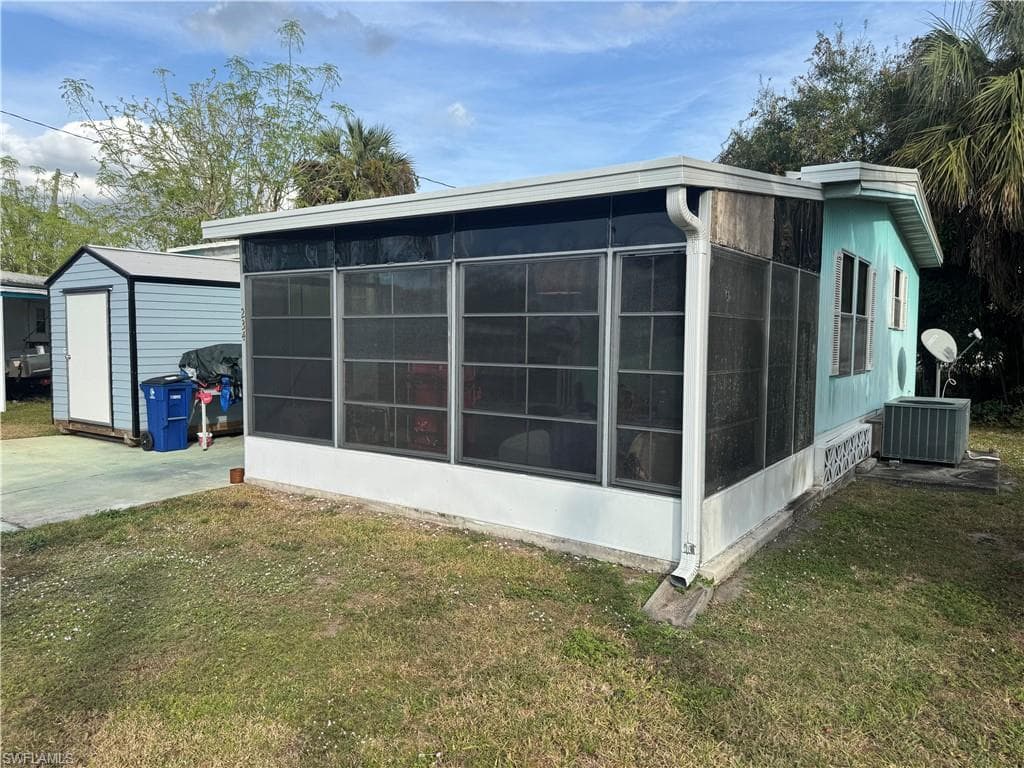 234 Lamplighter LN, NORTH FORT MYERS FL 33917-6